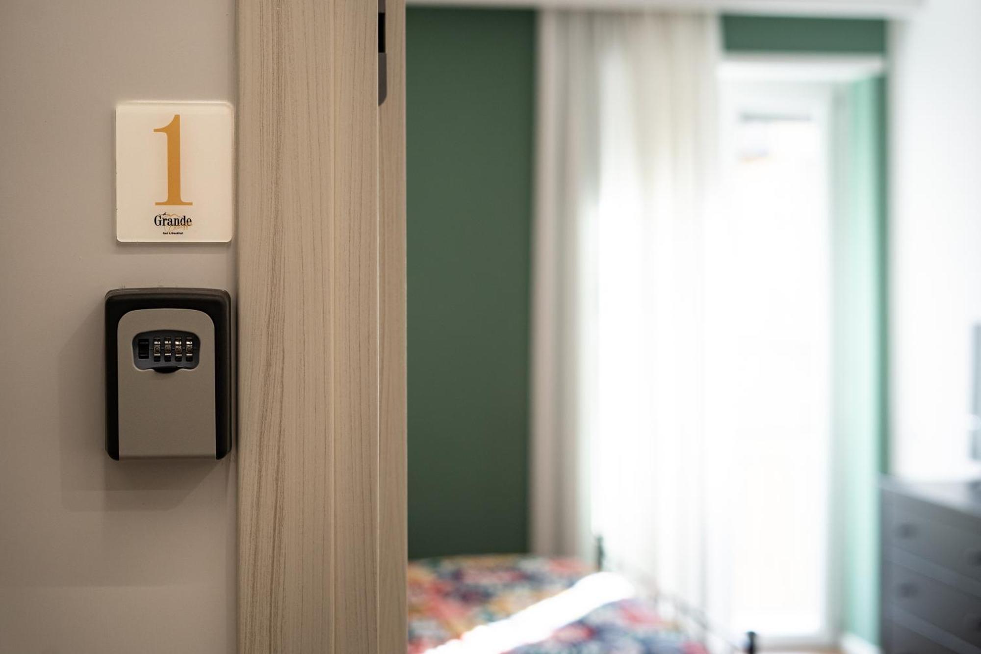 ナポリ La Grande Bellezza Bed & Breakfast エクステリア 写真